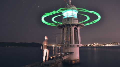 冷青蓝城市街头