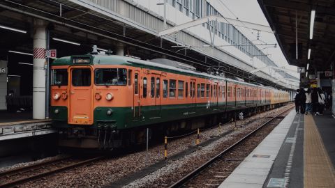 橙蓝突出 对比柔和