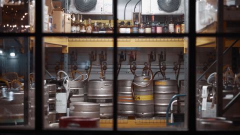 温暖的红橙色电影外观